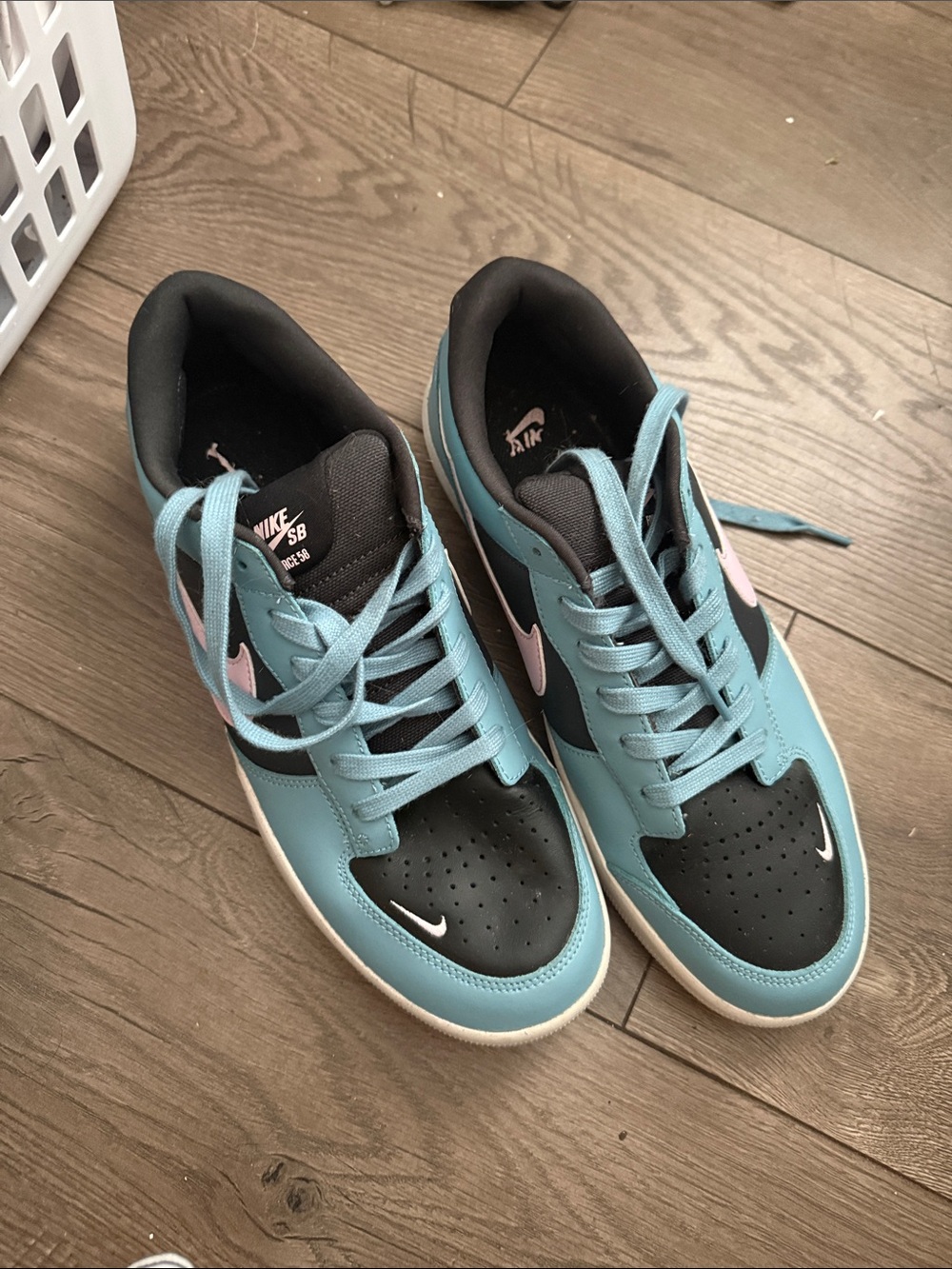 Nike Men's SB Force 58 Low-Top Sneakers in Teal, Black and Pink Accents